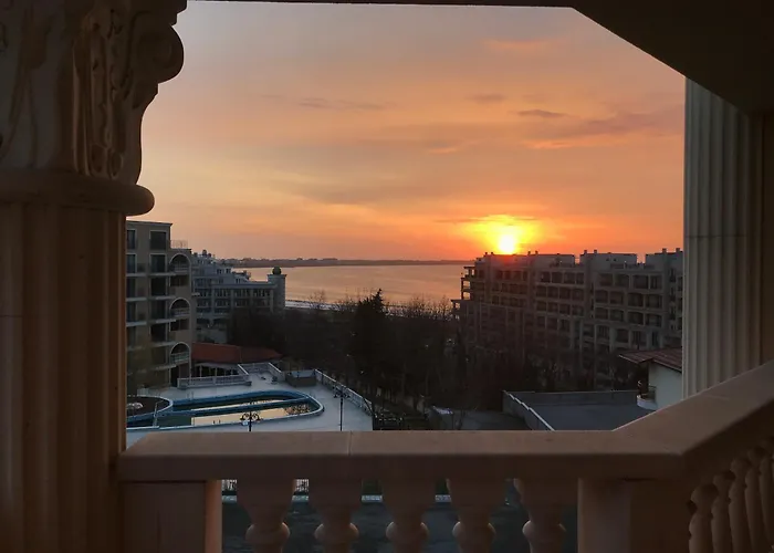 Апартамент Stylish Sea View 3 Min To Balcony & Comfort